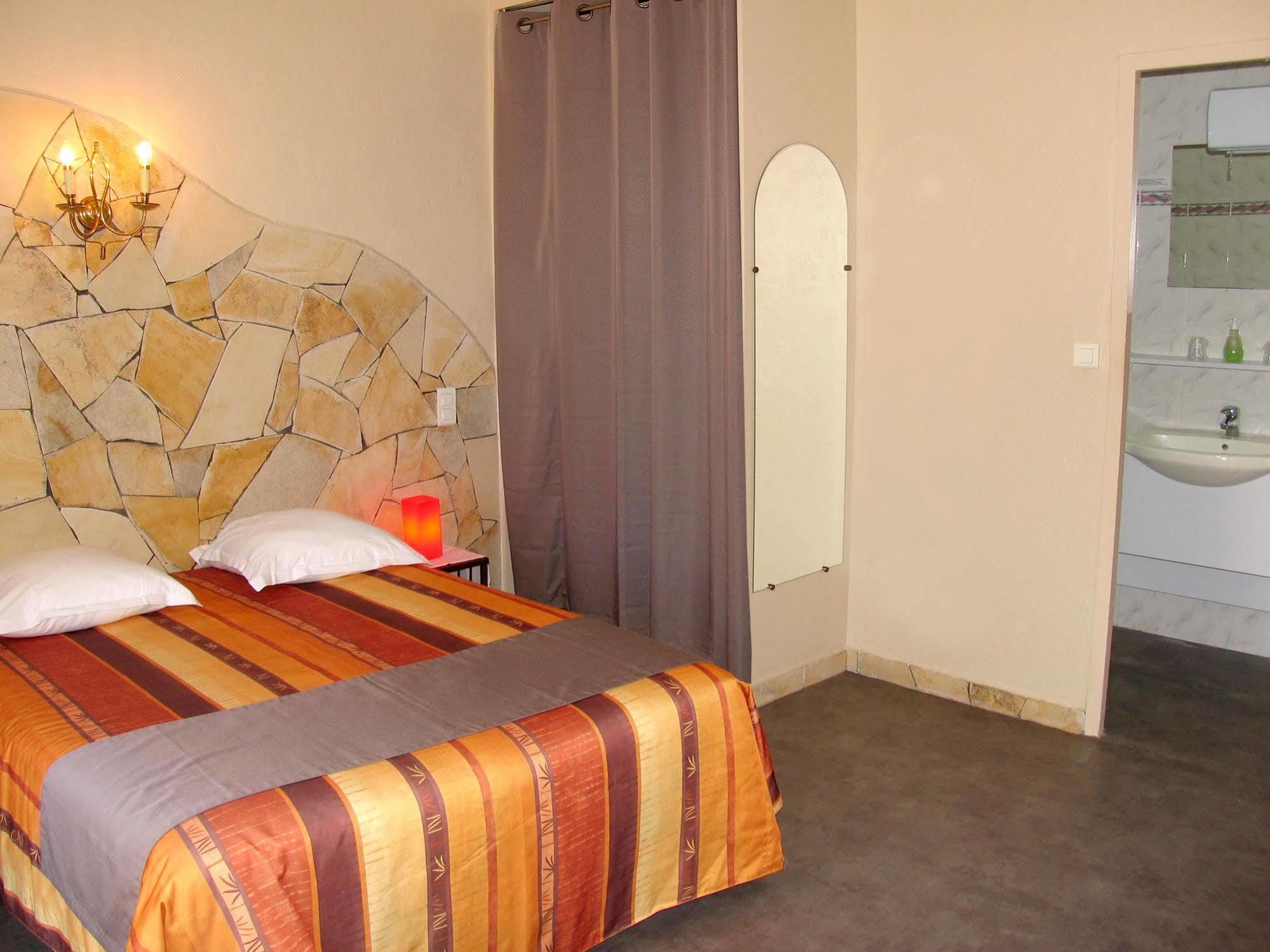 Hotel Et Studios Les Amandiers Saint-Raphaël Eksteriør bilde