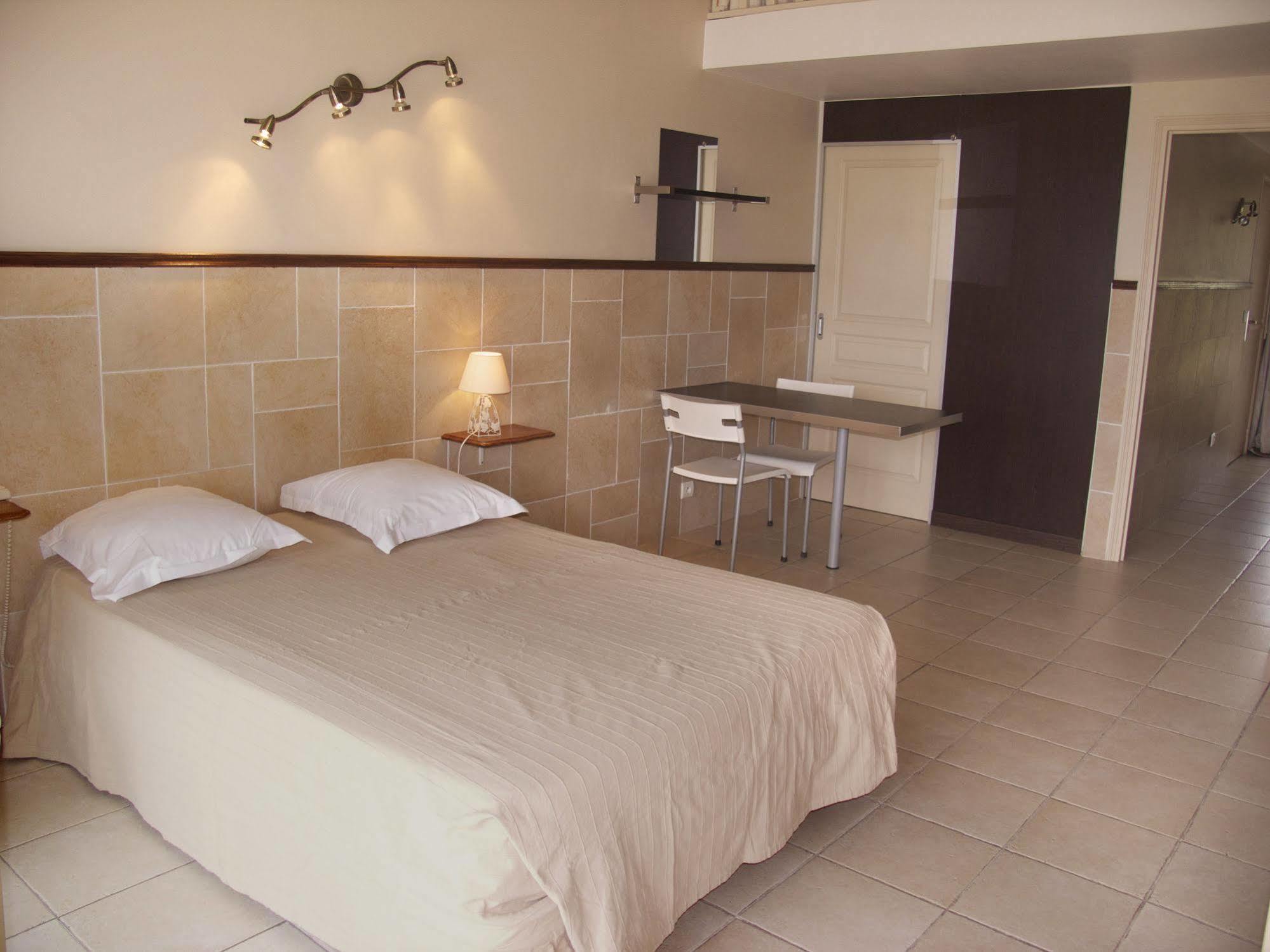 Hotel Et Studios Les Amandiers Saint-Raphaël Eksteriør bilde