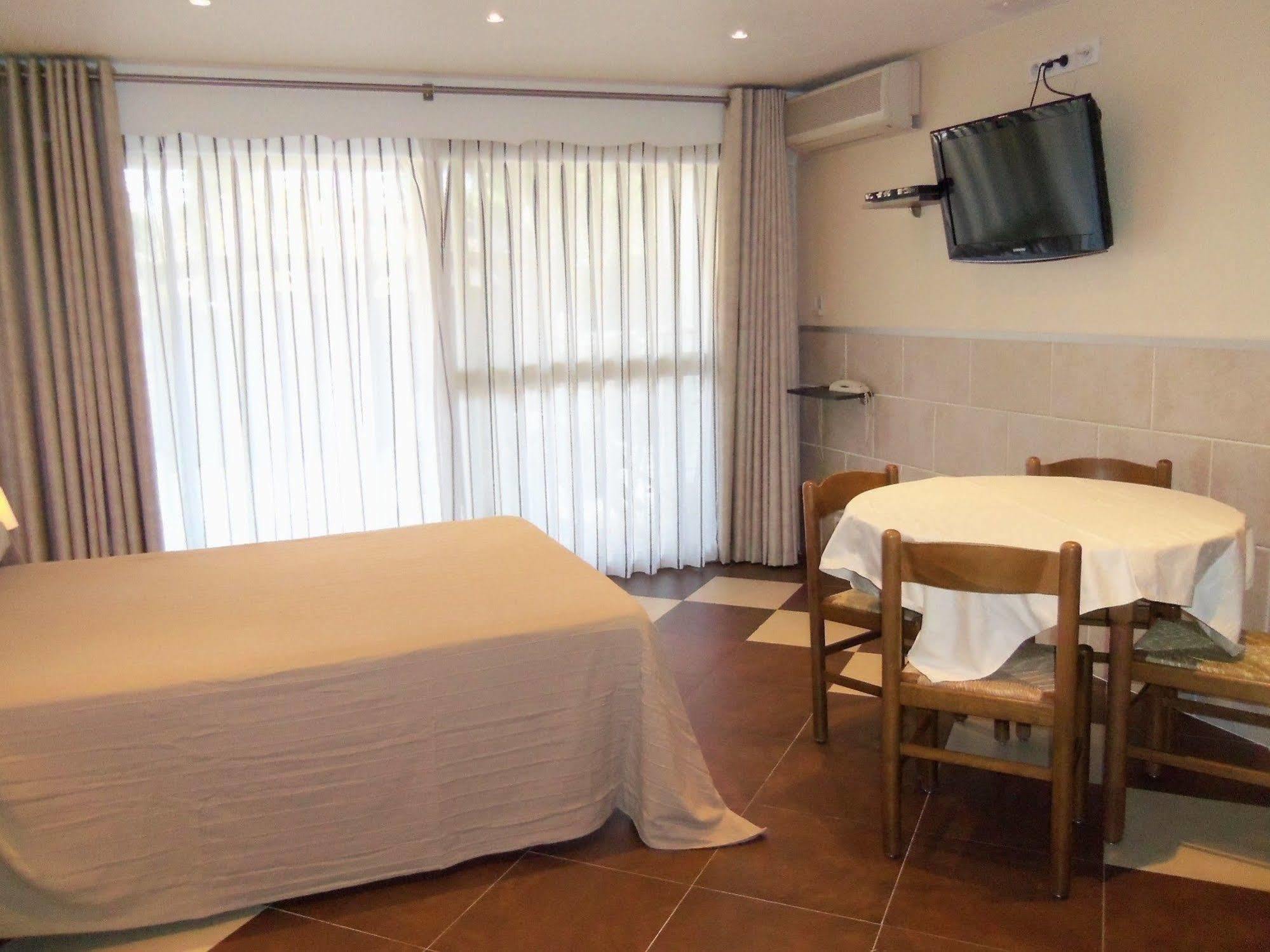 Hotel Et Studios Les Amandiers Saint-Raphaël Eksteriør bilde
