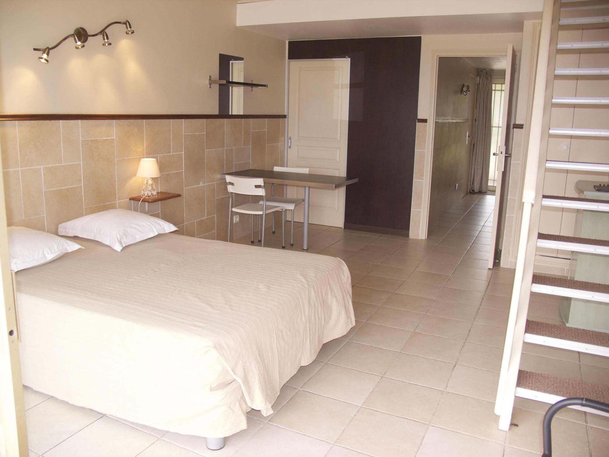 Hotel Et Studios Les Amandiers Saint-Raphaël Eksteriør bilde