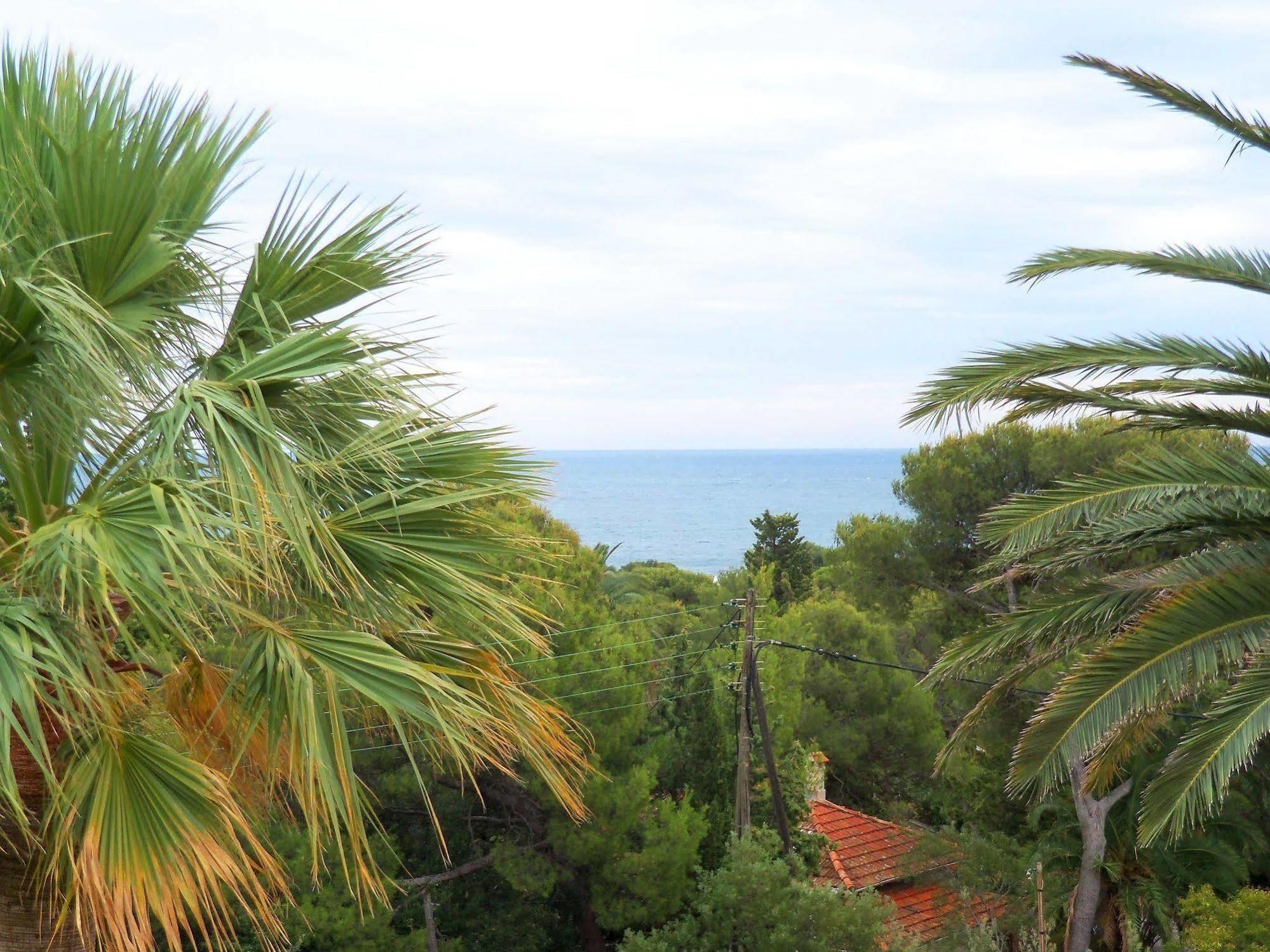 Hotel Et Studios Les Amandiers Saint-Raphaël Eksteriør bilde
